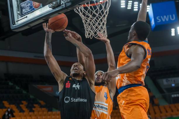 策略更加审 策略更加审